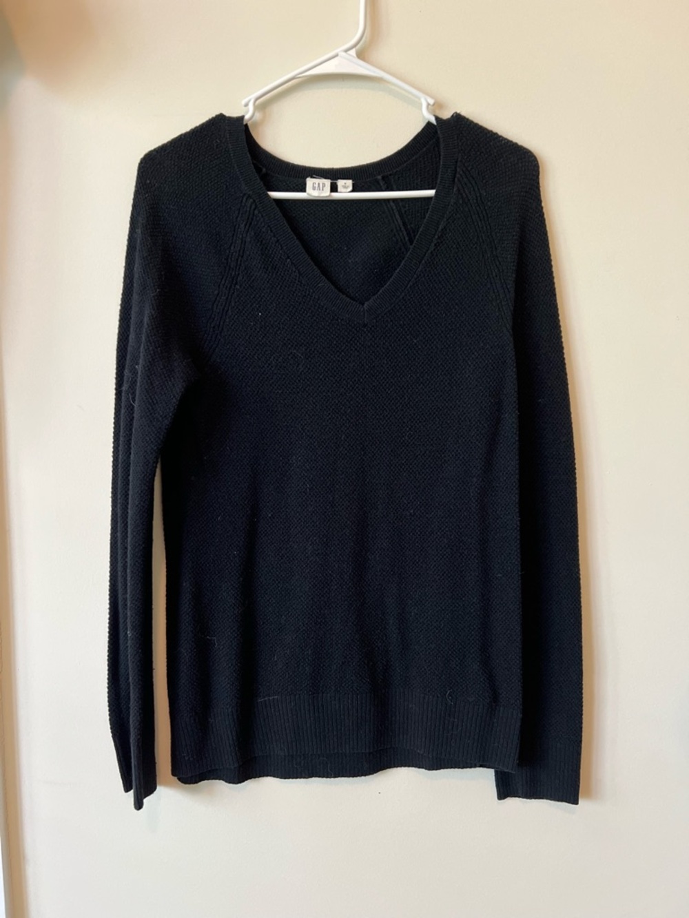 GAP Black Women's V-Neck Knit Sweater
